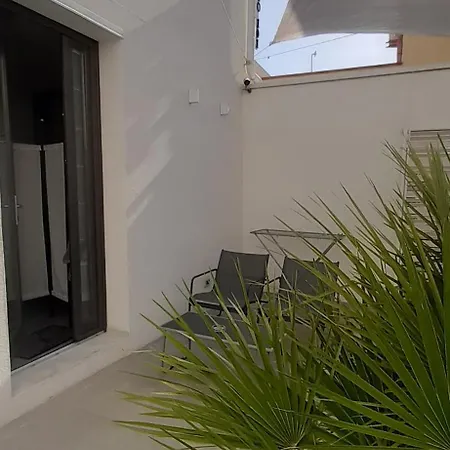 Bed & Breakfast Patio 101