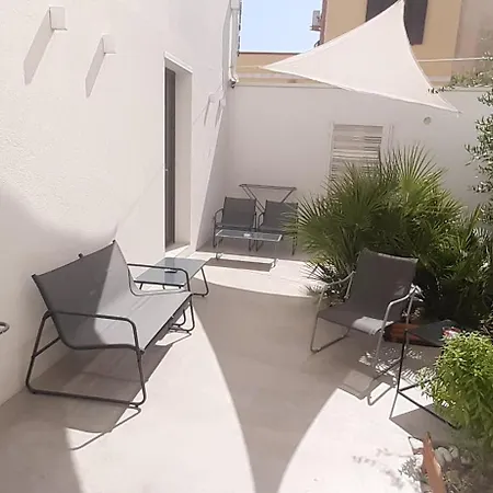 Bed & Breakfast Patio 101 