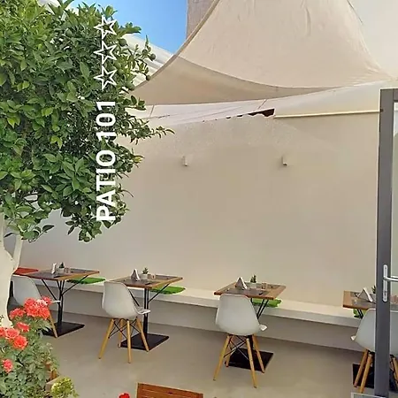 Bed & Breakfast Patio 101 